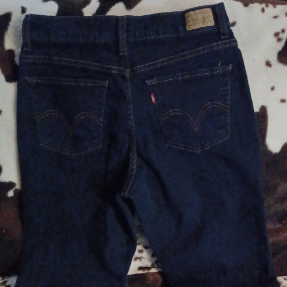 Levi's Blue Boot Cut Jeans with Iconic Design - Picture 7 of 7